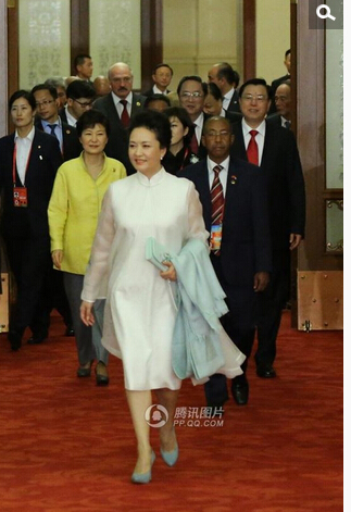 歷史文化論文發(fā)表范文,旗袍女性一生的摯友,《藝術(shù)評(píng)論》期刊雜志論文投稿